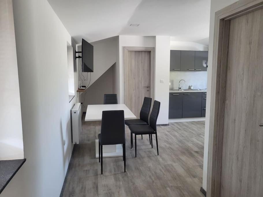 Apartment Jack *